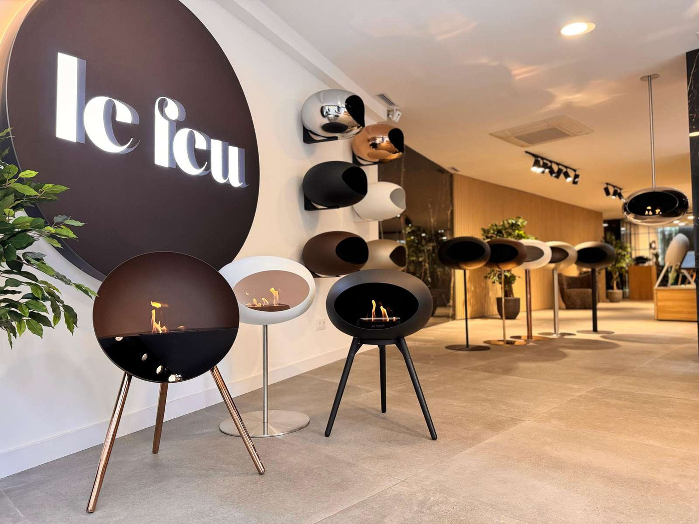 Montreal showroom for Le Feu Fires showcasing Danish bioethanol fireplaces with real flames, sustainable warmth, and sleek Scandinavian design.