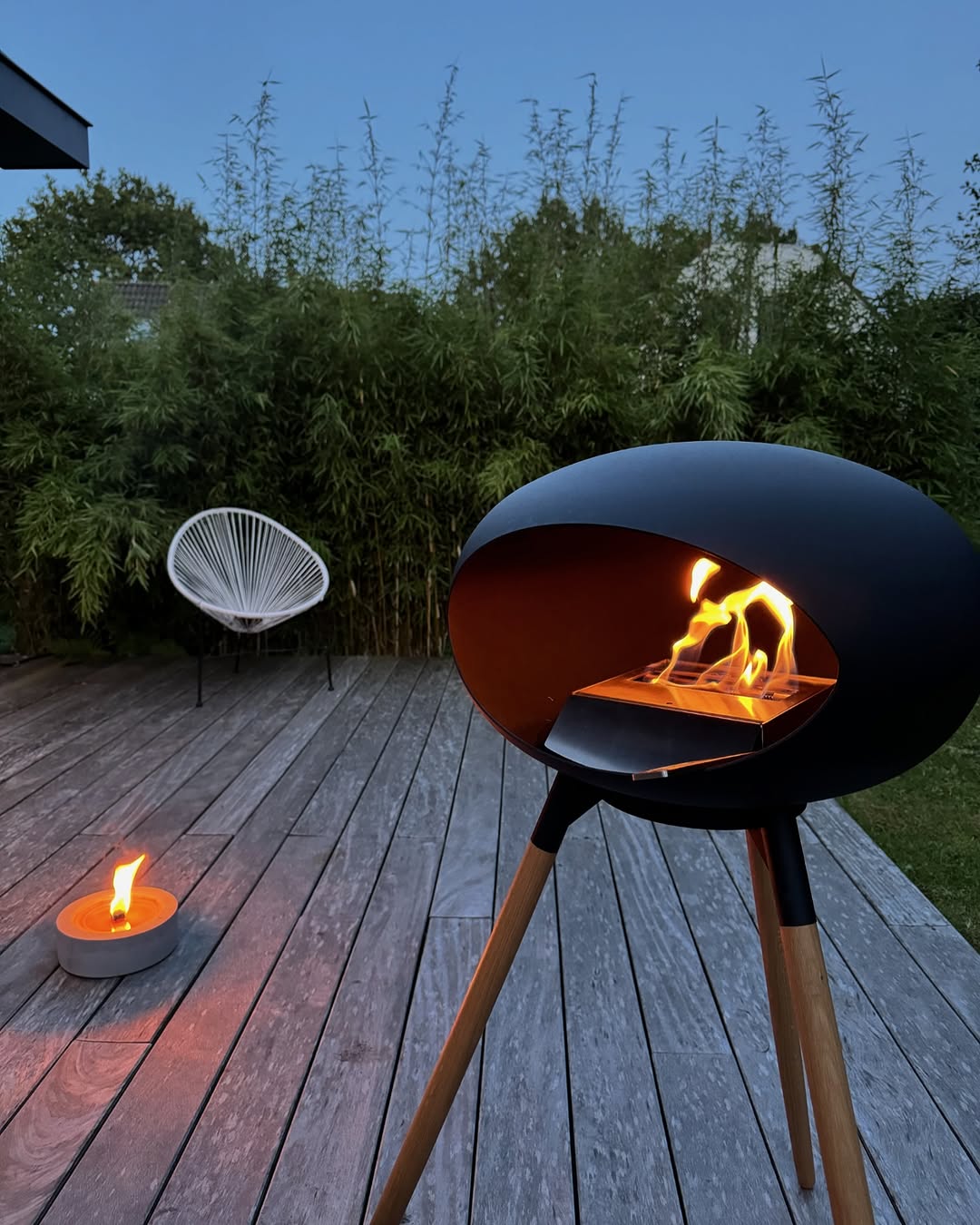 Get cozy with a Le Feu fireplace, perfect to warm up fall evenings with real flame ambiance.
